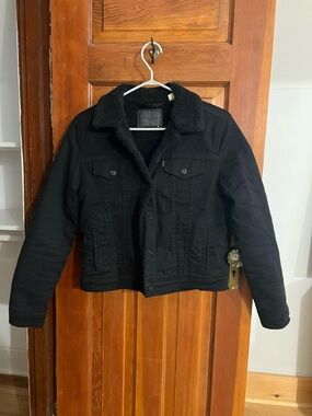 Levi’s Women's Black Sherpa-Lined Jacket